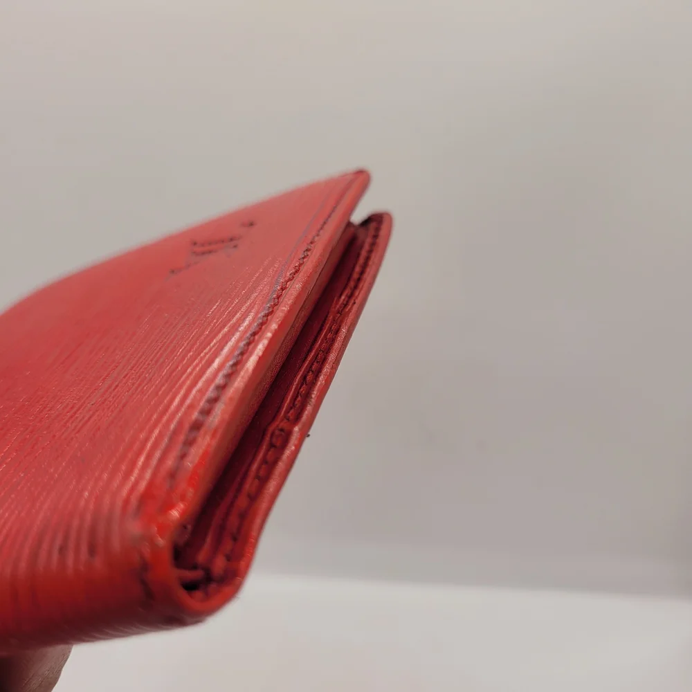 Louis Vuitton Red Textured Wallet - Picture 6 of 7